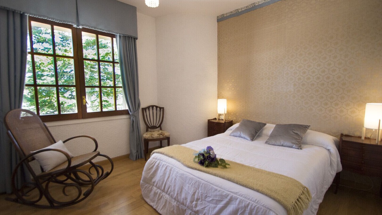 Photo of Bedroom in Alcover