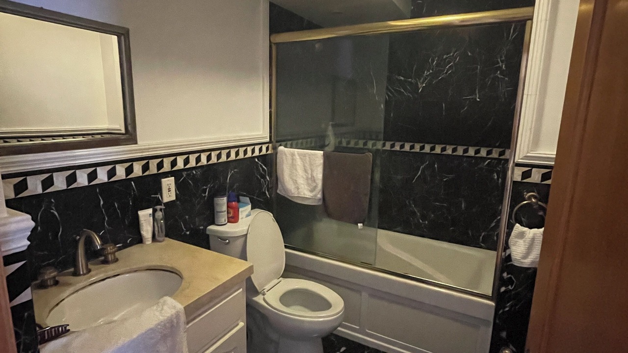 Photo of Bathroom in Mount Davidson Manor