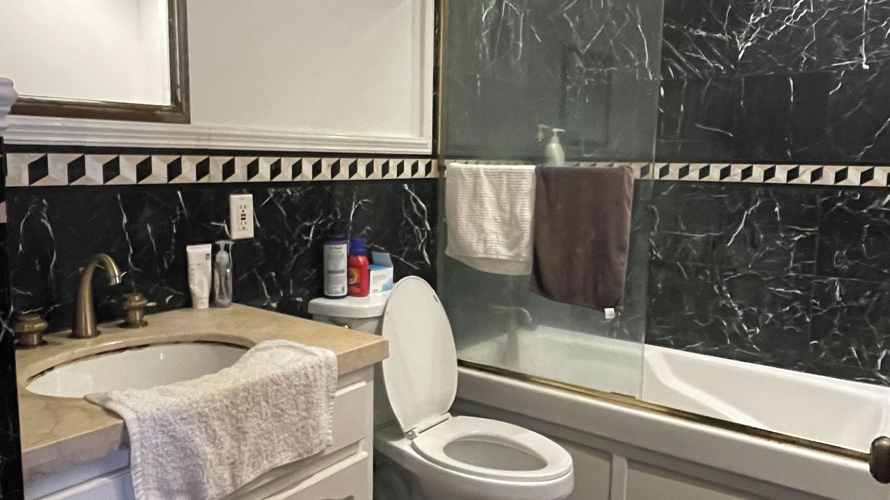 Photo of Bathroom in Mount Davidson Manor