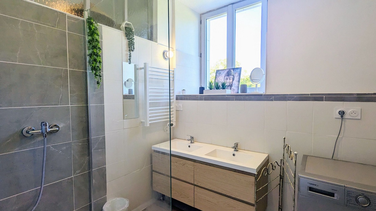 Photo of Bathroom in Douadic