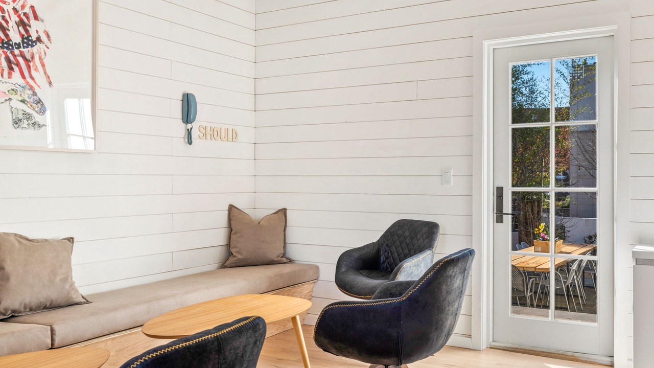 Photo of Livingroom in North Downtown