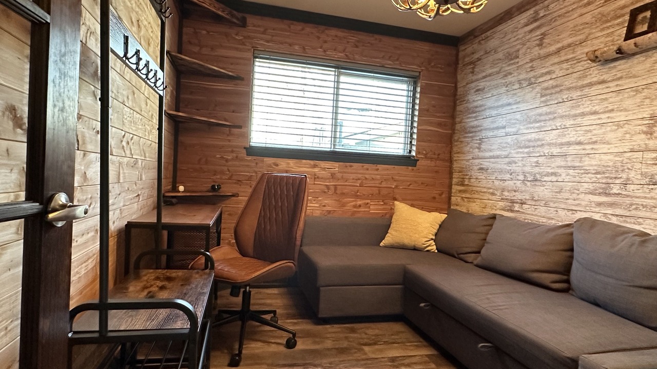Photo of Livingroom in Madison Heights