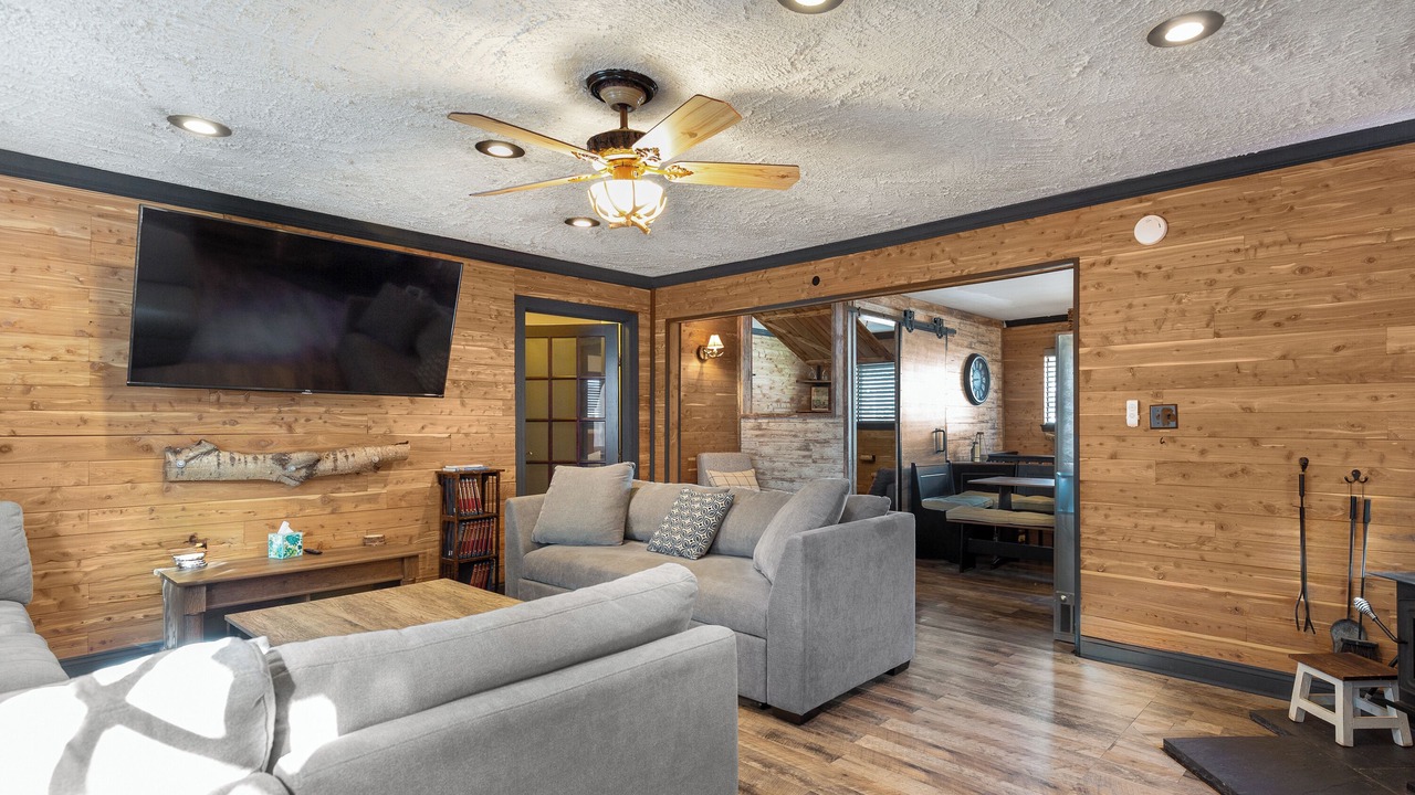 Photo of Livingroom in Madison Heights