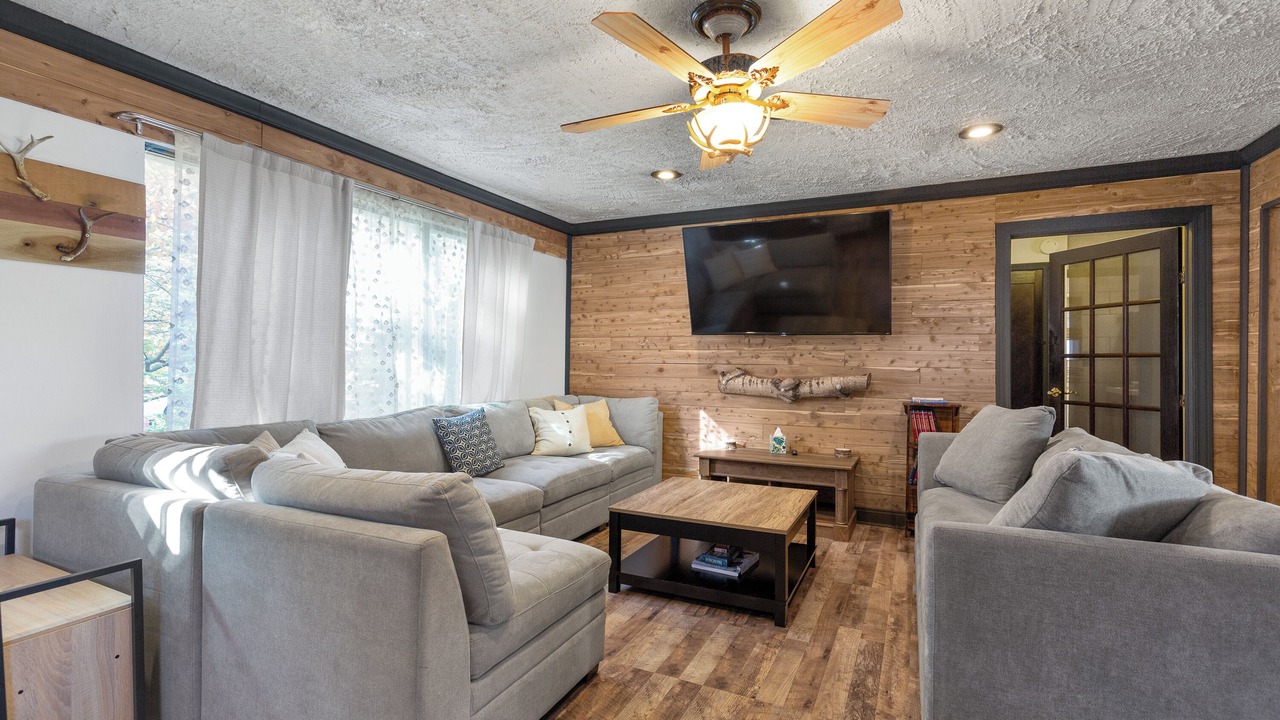 Photo of Livingroom in Madison Heights
