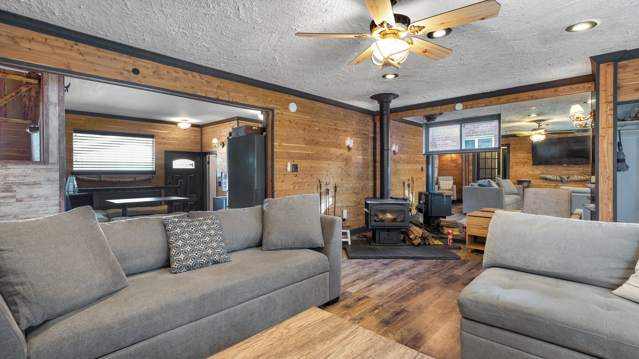 Photo of Livingroom in Madison Heights