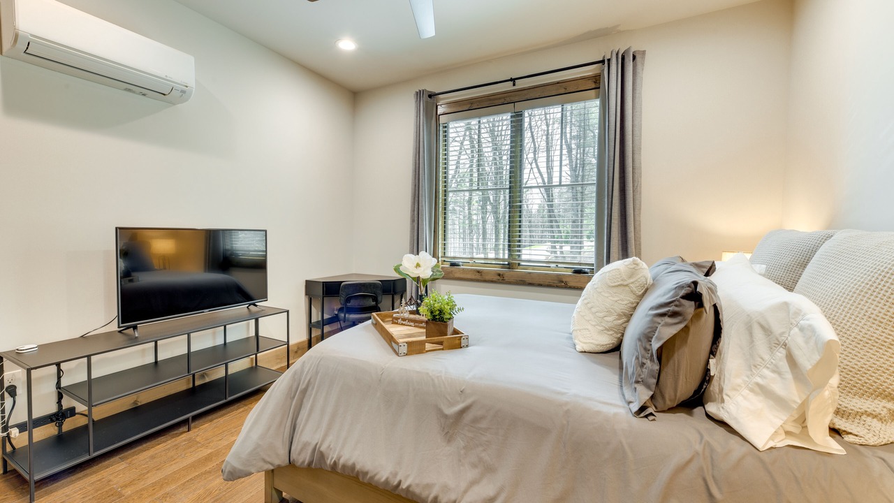 Photo of Bedroom in Glenville