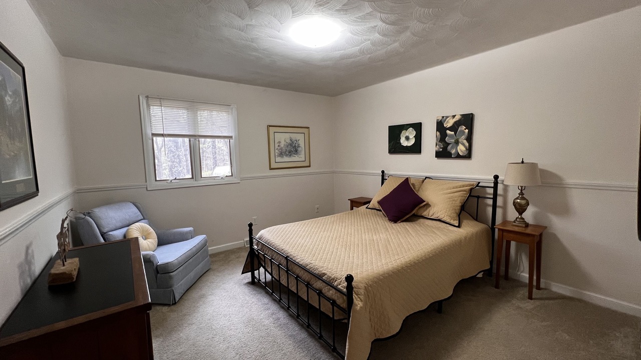 Photo of Bedroom in Salem