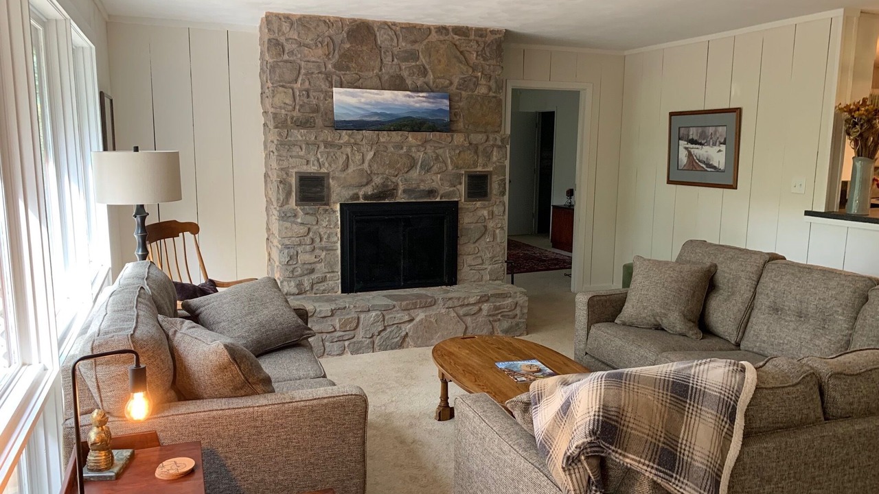 Photo of Livingroom in Salem