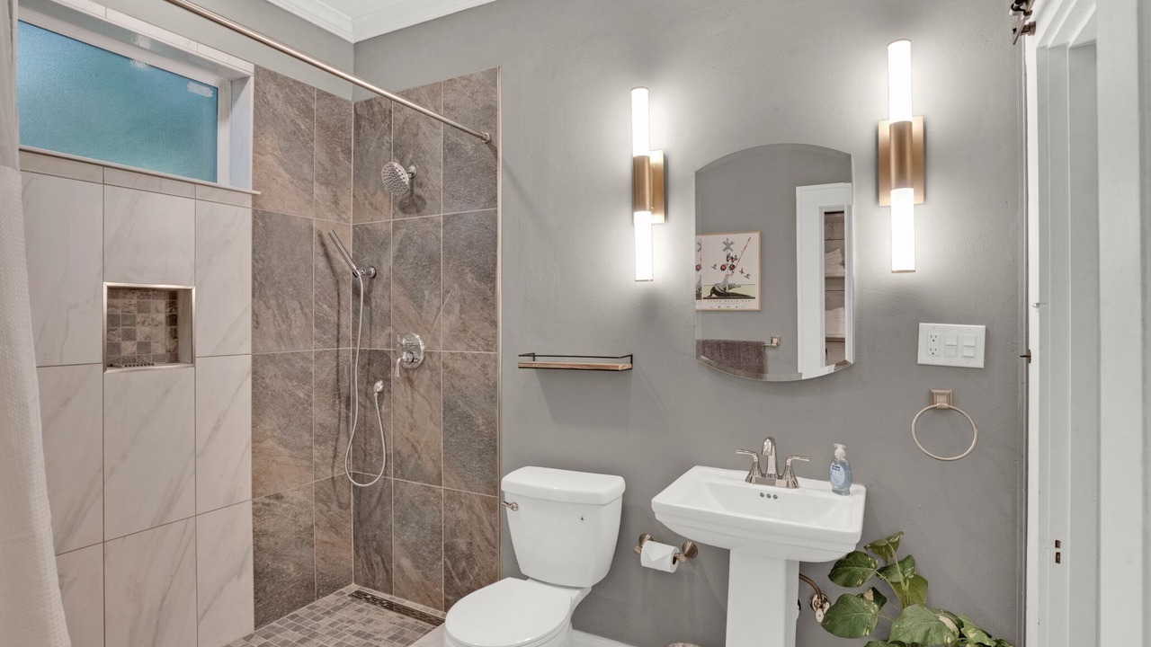 Photo of Bathroom in Highland Historic District
