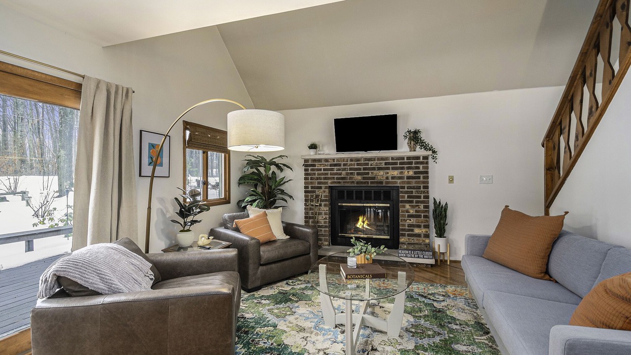 Photo of Livingroom in Higgins Lake