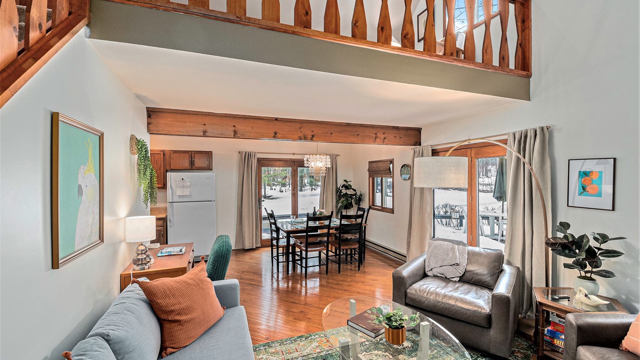 Photo of Livingroom in Higgins Lake
