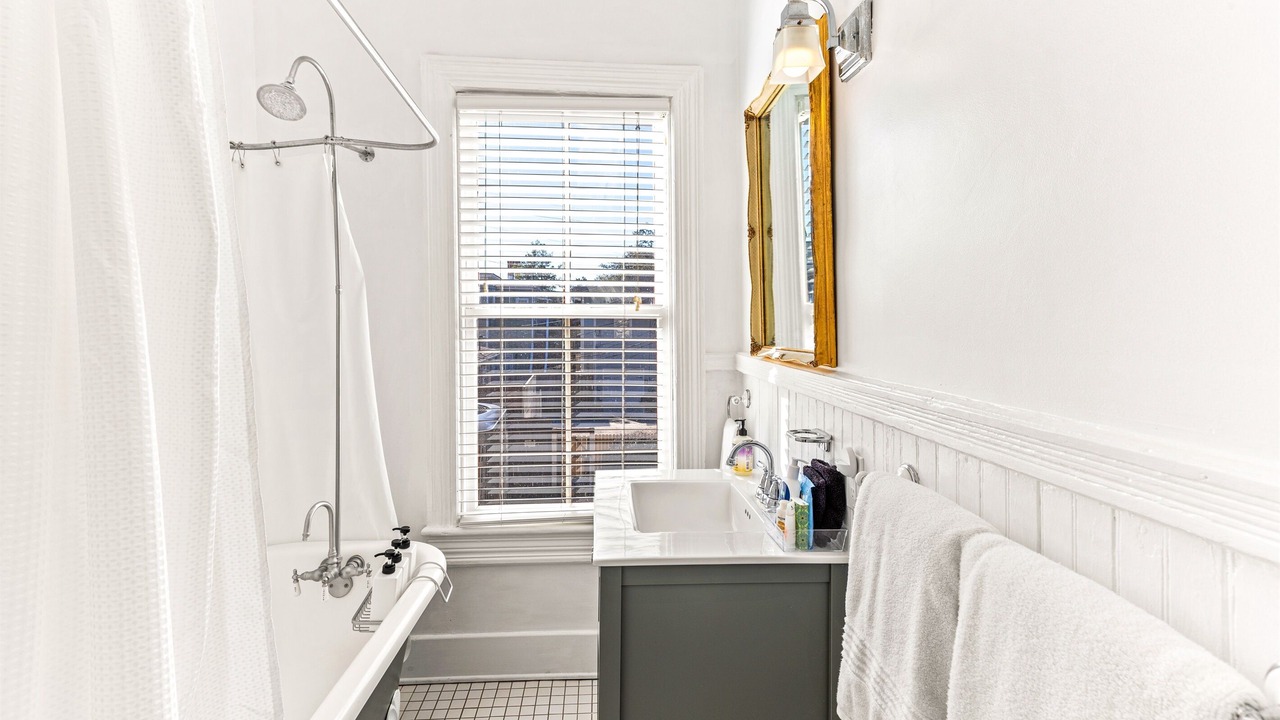 Photo of Bathroom in Dixon Park