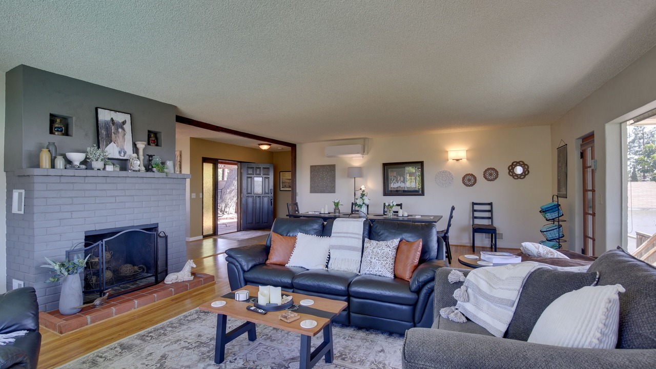 Photo of Livingroom in Spring Valley