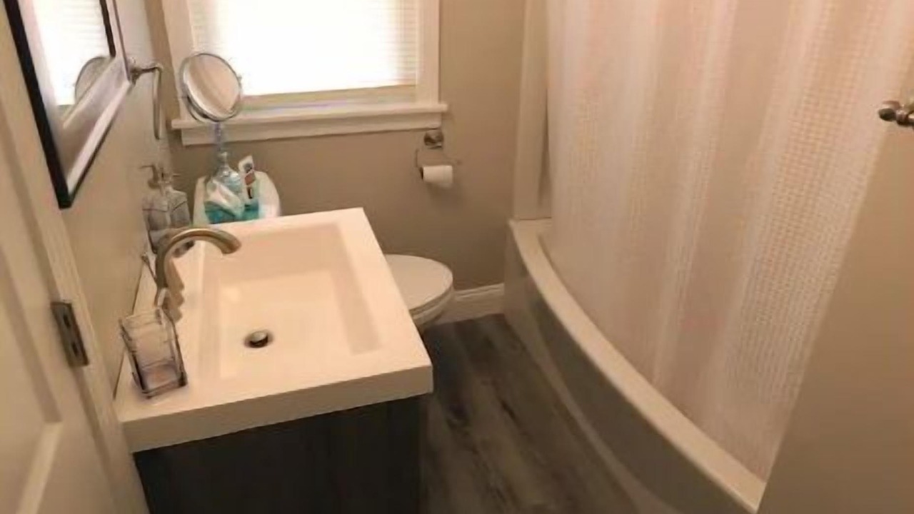 Photo of Bathroom in Niagara Falls