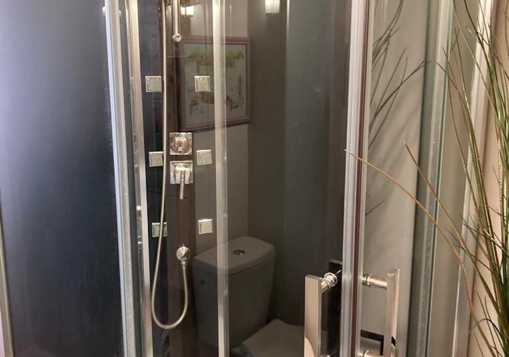 Photo of Bathroom in Quarre-les-Tombes