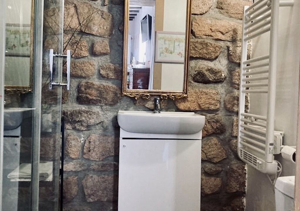 Photo of Bathroom in Quarre-les-Tombes