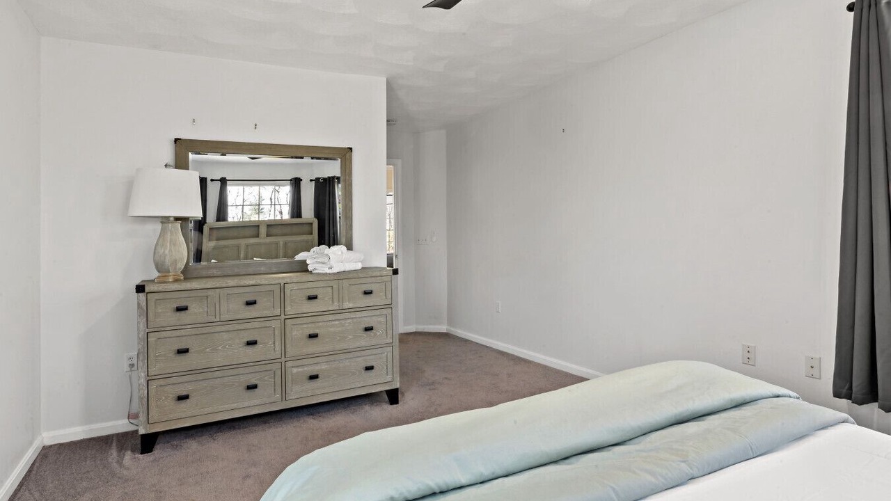 Photo of Bedroom in Saunderstown