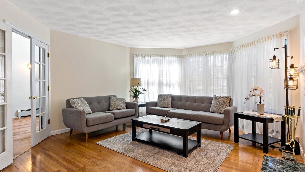 Photo of Livingroom in Saunderstown