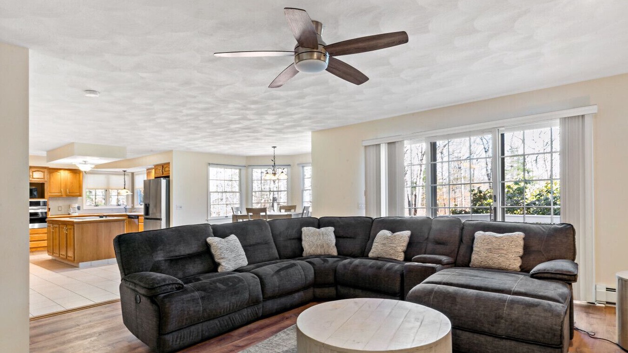 Photo of Livingroom in Saunderstown