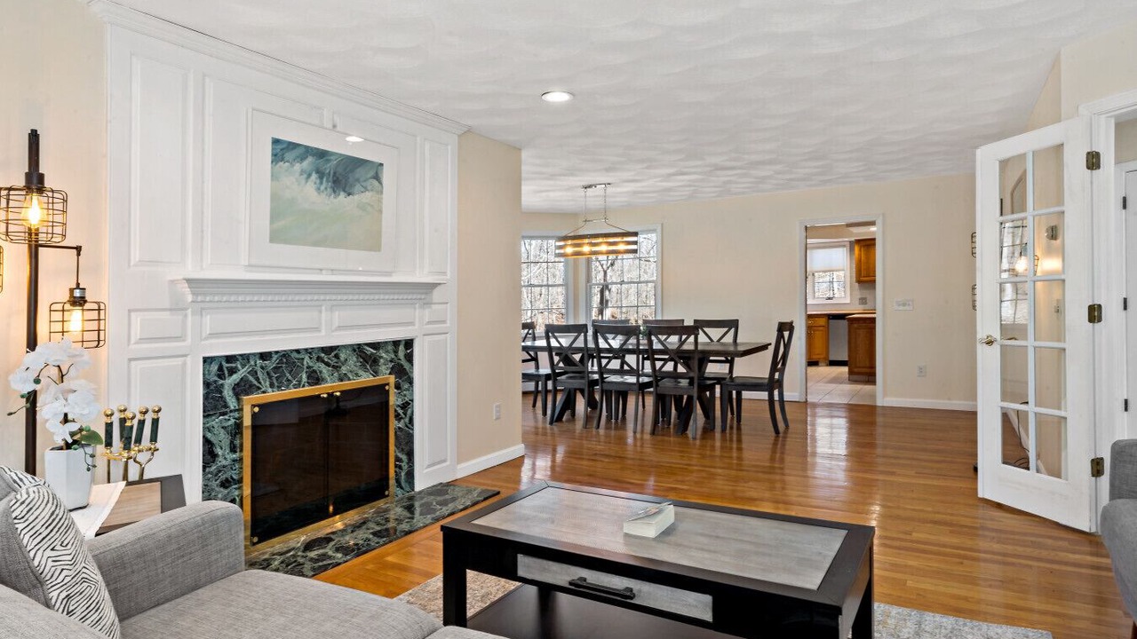 Photo of Livingroom in Saunderstown