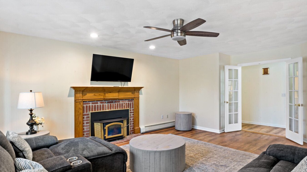 Photo of Livingroom in Saunderstown