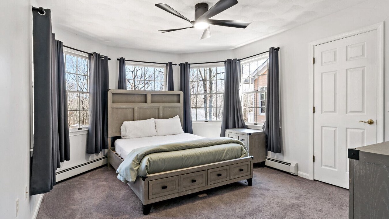 Photo of Bedroom in Saunderstown
