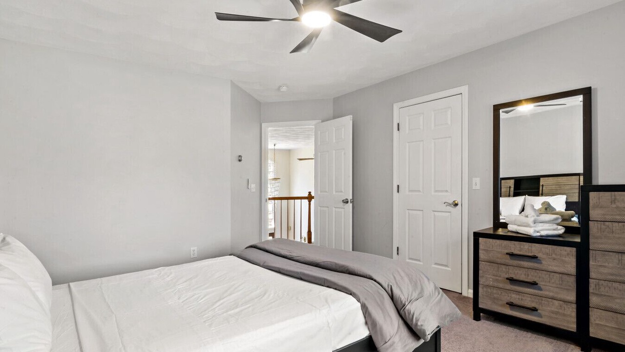 Photo of Bedroom in Saunderstown