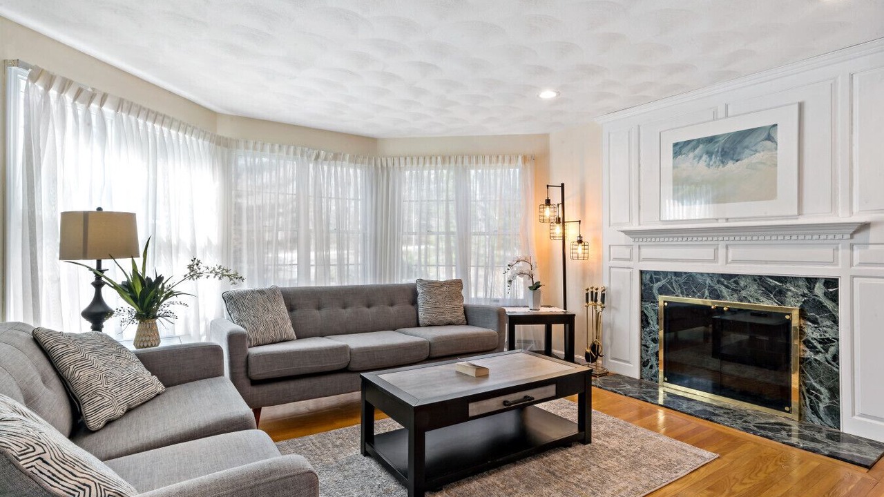 Photo of Livingroom in Saunderstown