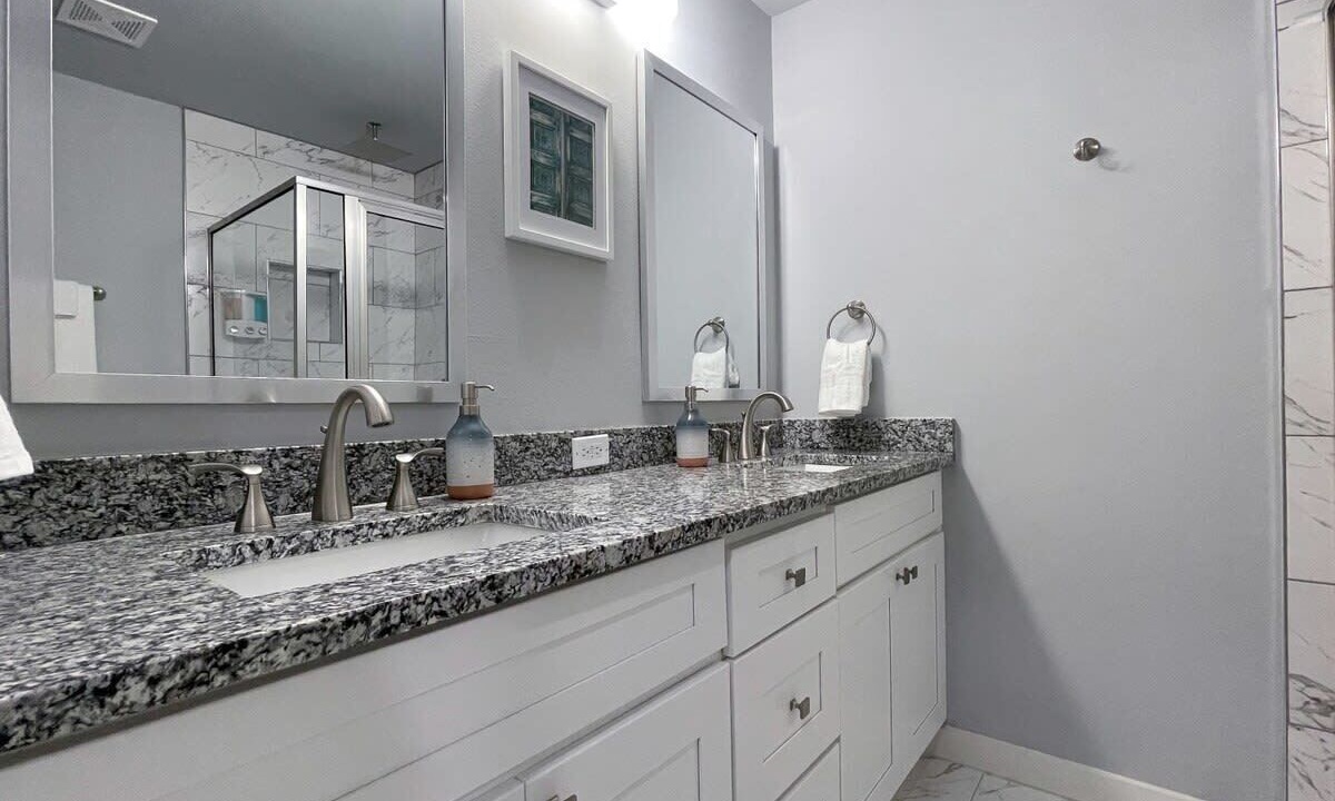 Photo of Bathroom in Northwest Los Angeles Heights