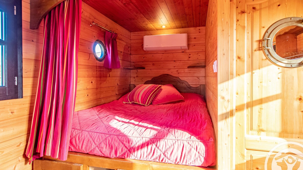 Photo of Bedroom in Saint-Hilaire-du-Bois