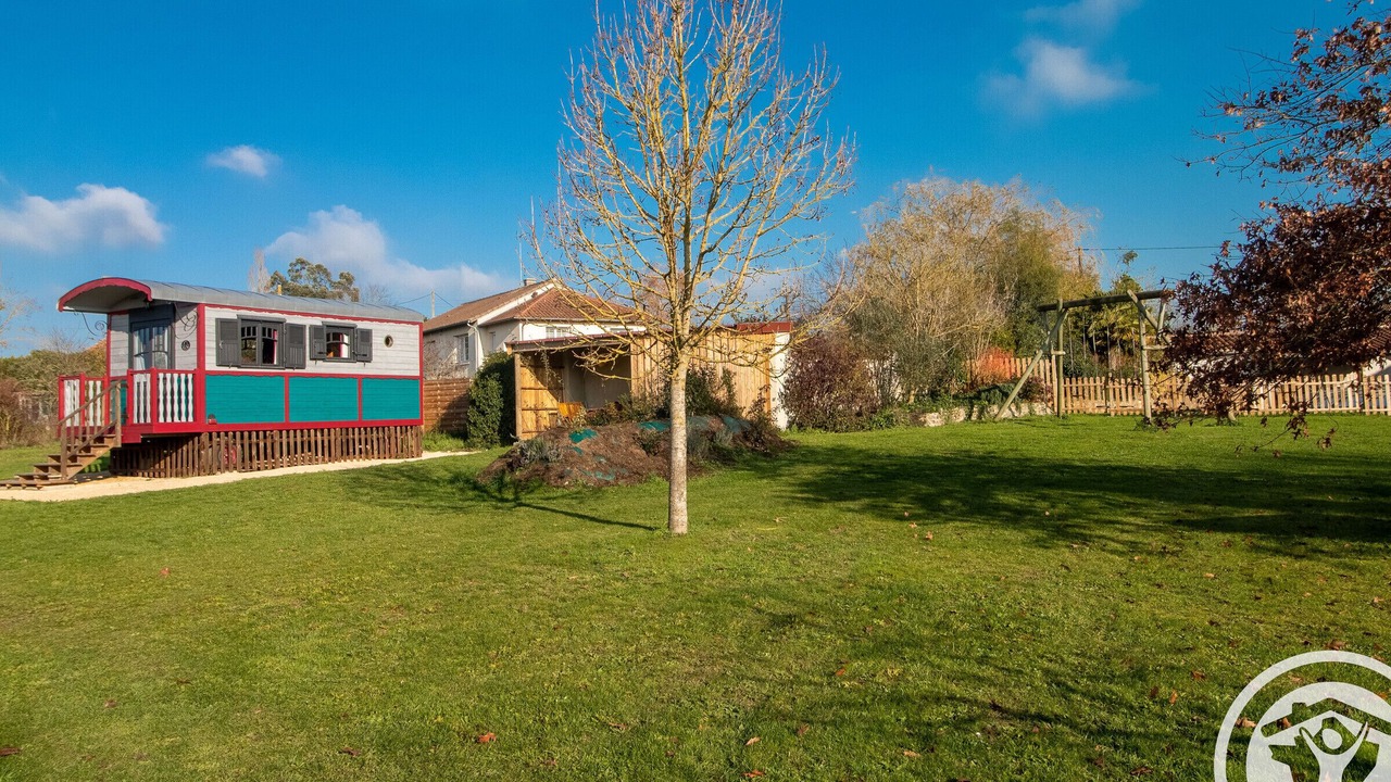 Photo of Outdoor in Saint-Hilaire-du-Bois