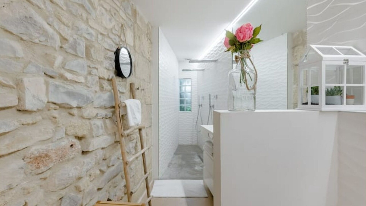 Photo of Bathroom in Saint-Laurent-d'Aigouze