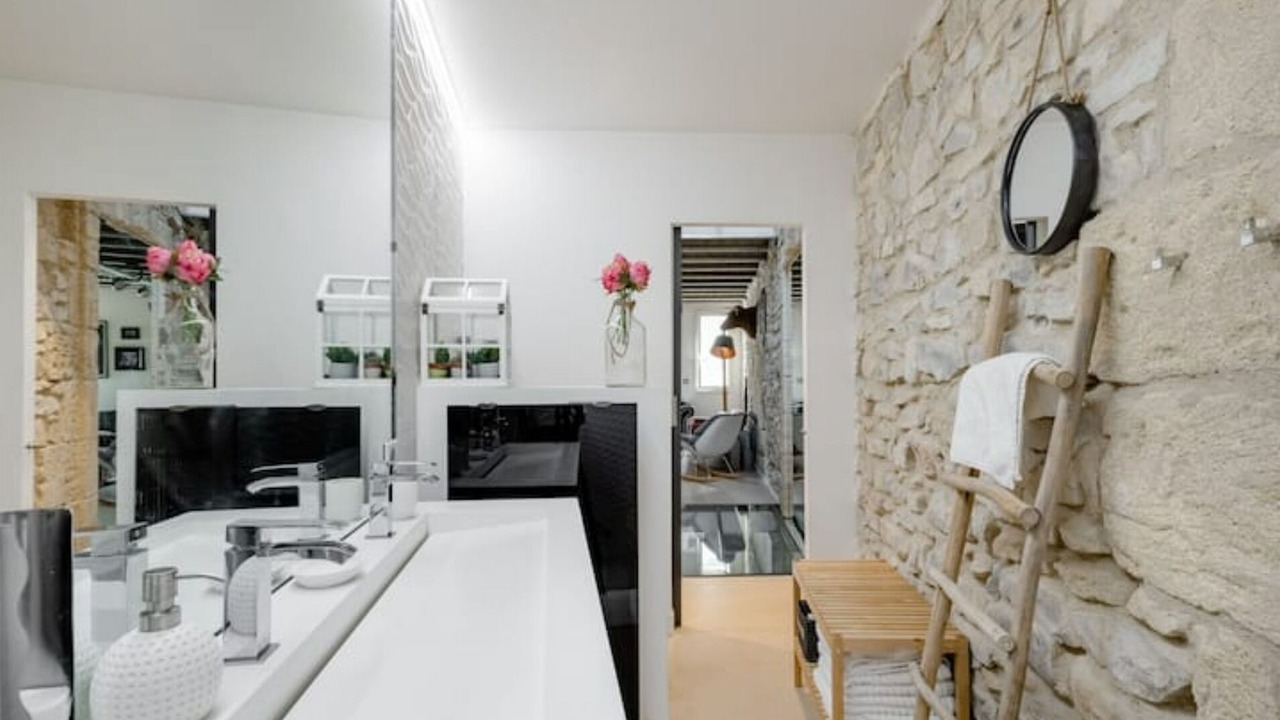 Photo of Bathroom in Saint-Laurent-d'Aigouze