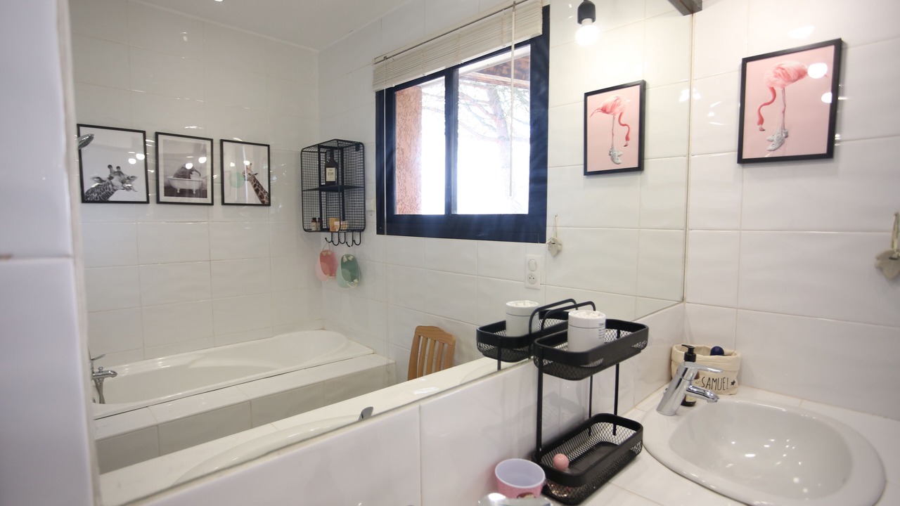 Photo of Bathroom in Flourens