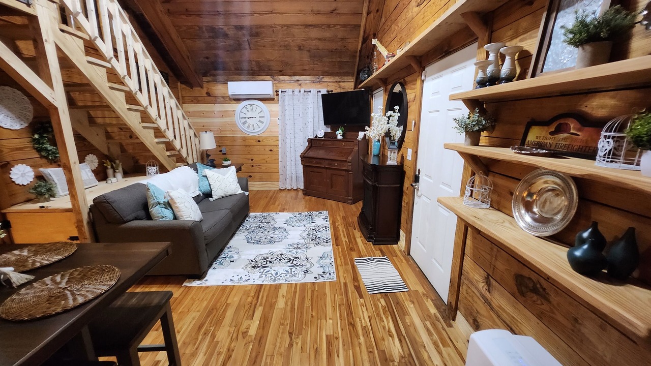 Photo of Livingroom in Guntersville