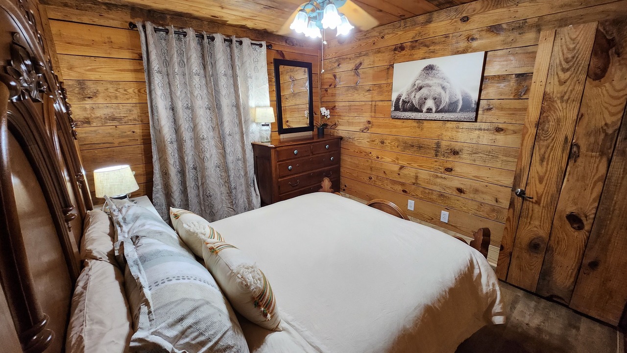 Photo of Bedroom in Guntersville