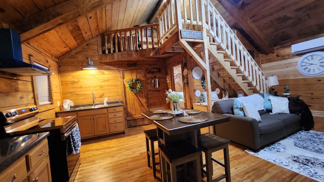 Photo of Livingroom in Guntersville