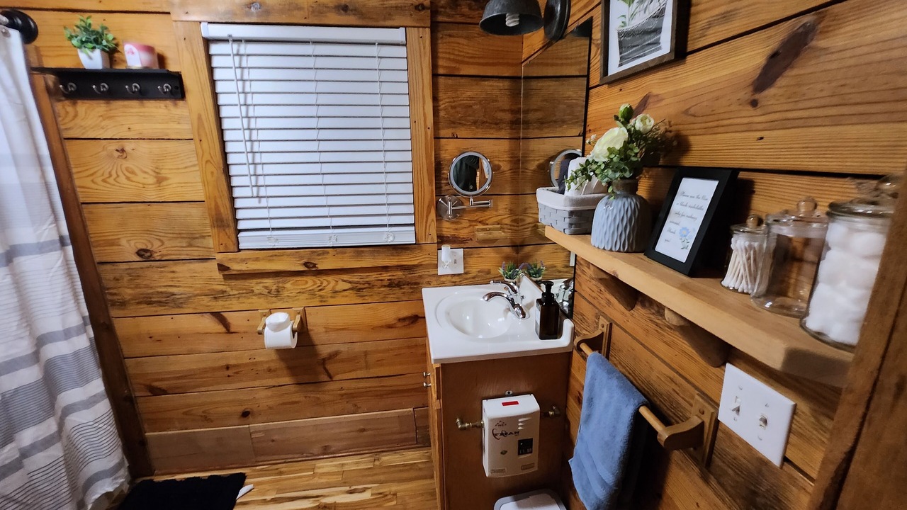 Photo of Bathroom in Guntersville