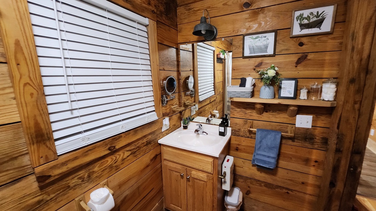 Photo of Bathroom in Guntersville