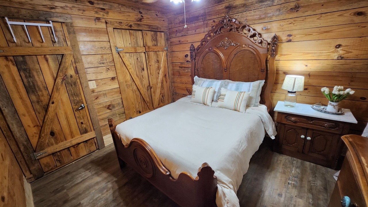 Photo of Bedroom in Guntersville