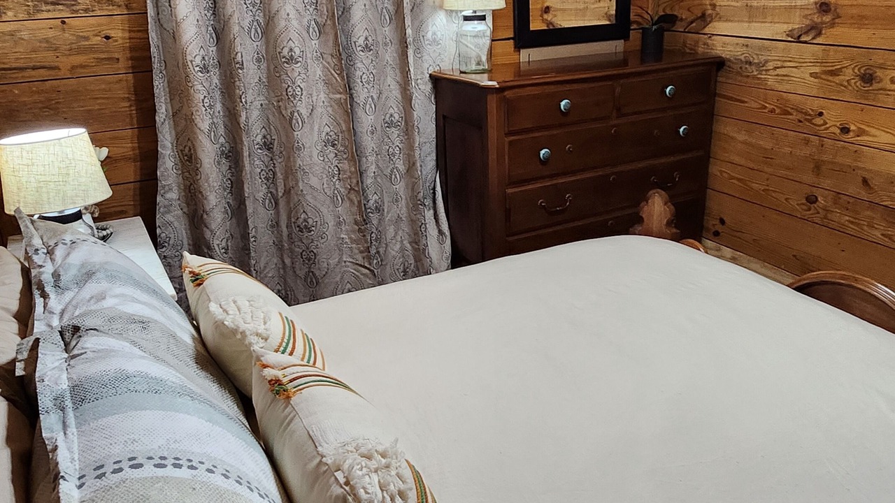 Photo of Bedroom in Guntersville