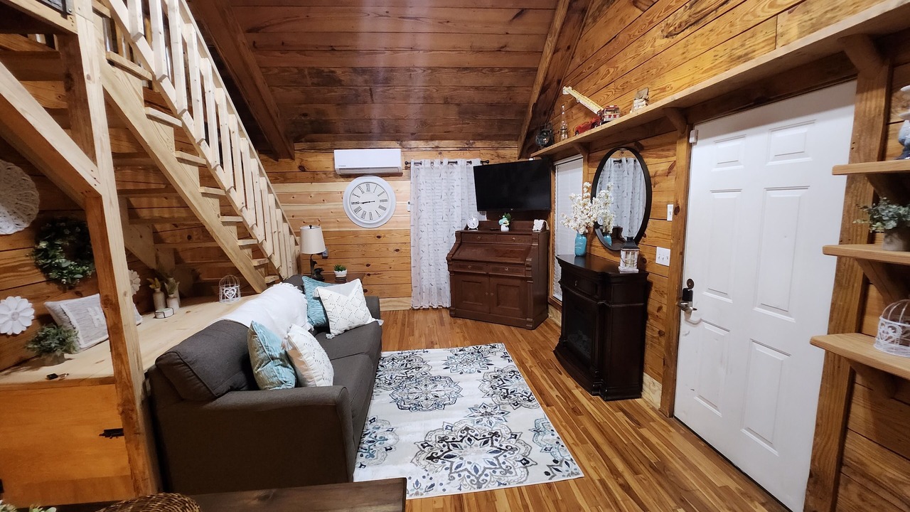 Photo of Livingroom in Guntersville