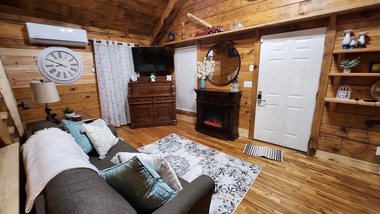 Photo of Livingroom in Guntersville