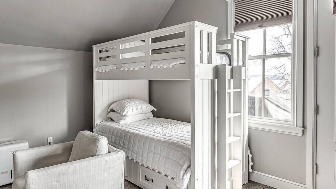 Photo of Bedroom in Carlton Landing