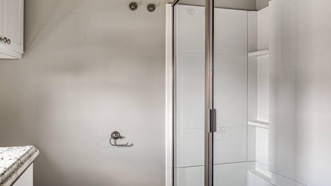 Photo of Bathroom in Carlton Landing