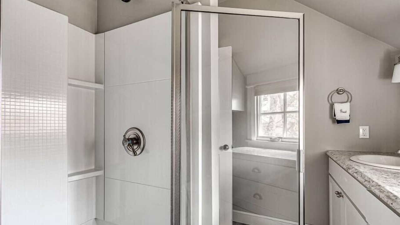 Photo of Bathroom in Carlton Landing