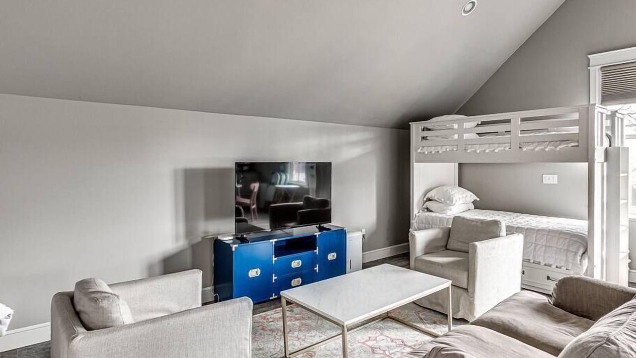 Photo of Livingroom in Carlton Landing