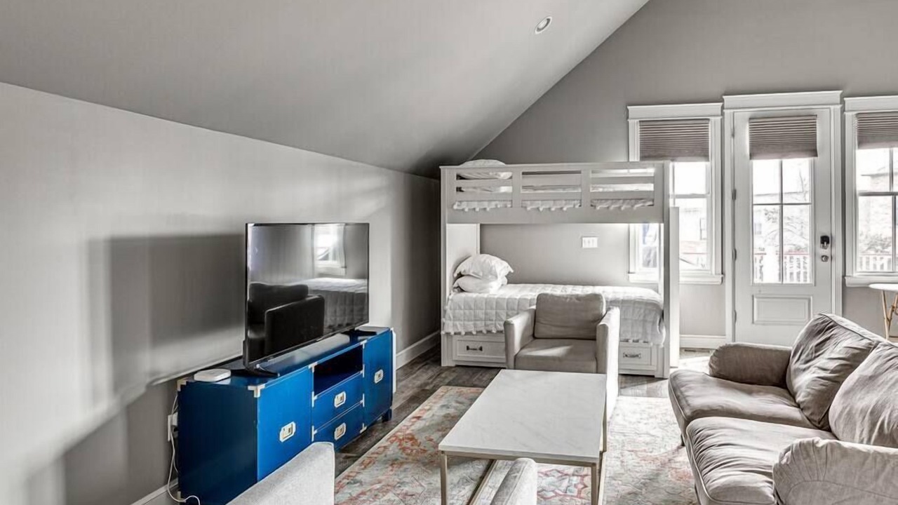 Photo of Livingroom in Carlton Landing