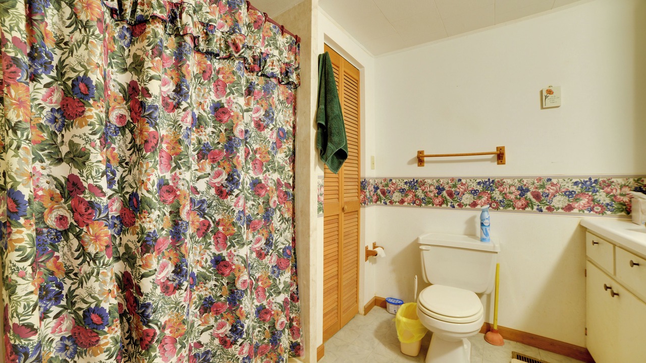 Photo of Bathroom in Almo