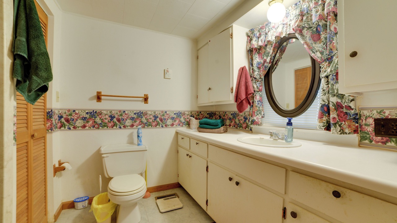 Photo of Bathroom in Almo